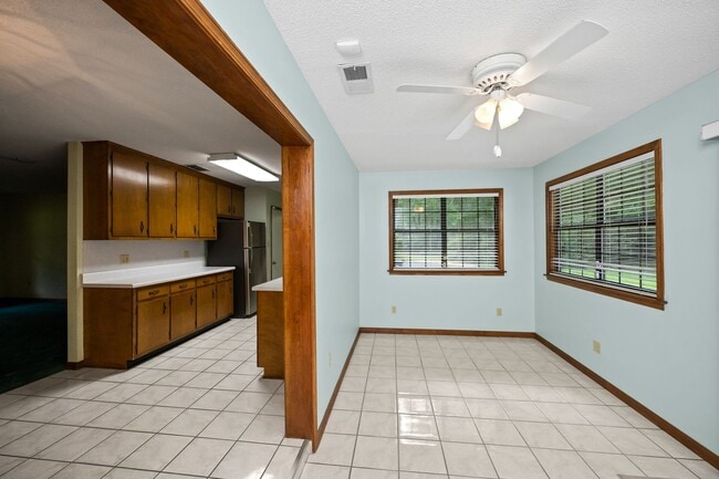 Building Photo - 18050 Steele Dr