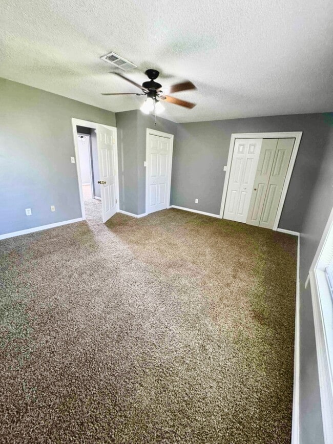 Building Photo - 446 W Parish Rd