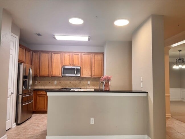 Building Photo - Condominium for rent