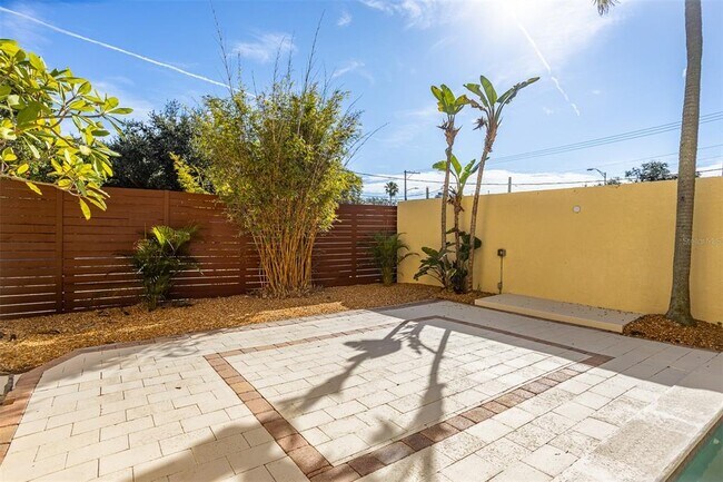 Building Photo - 3204 W Empedrado St