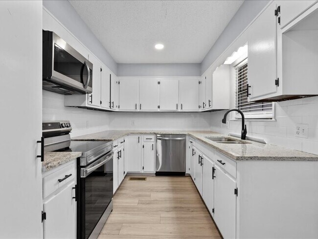 Building Photo - 801 4th Ave E