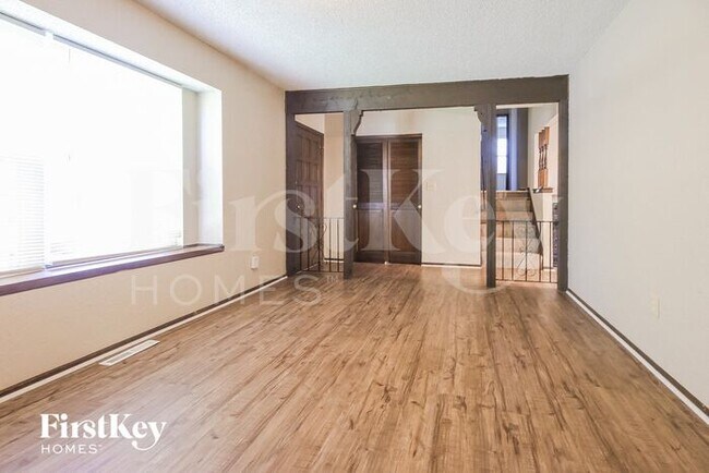 Building Photo - 4501 NW Amesbury Pl