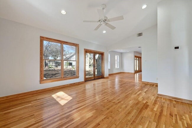 Building Photo - 1102 Garner Ave