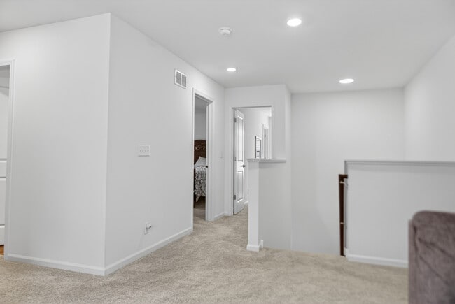 Building Photo - 395 S Pointe Ave