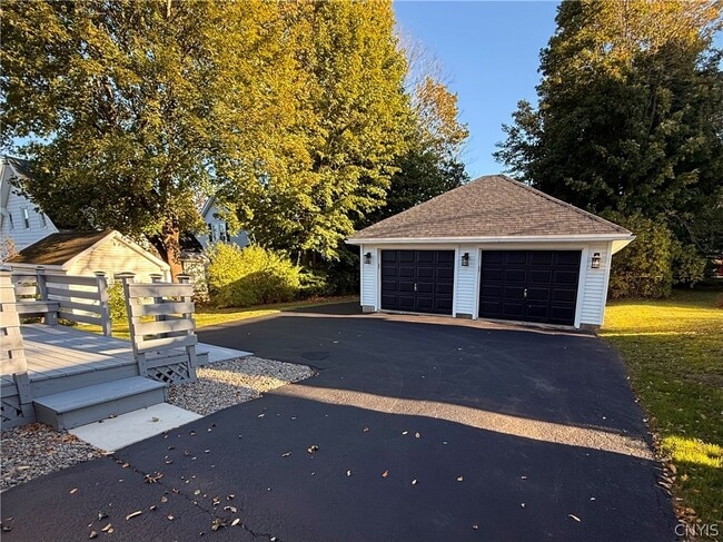 Building Photo - 11 Sanger Ave