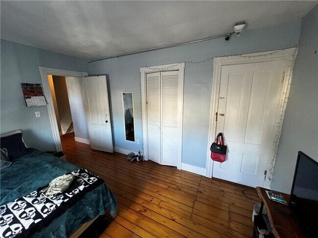 Building Photo - 235 Spring St