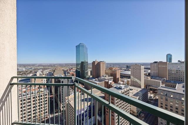 Building Photo - 500 Throckmorton St