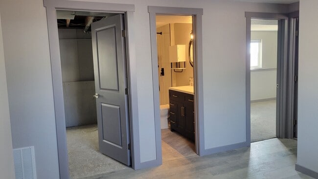 Building Photo - 4 Bedroom, 1.75 Bathroom - Freshly Updated! Available Now!