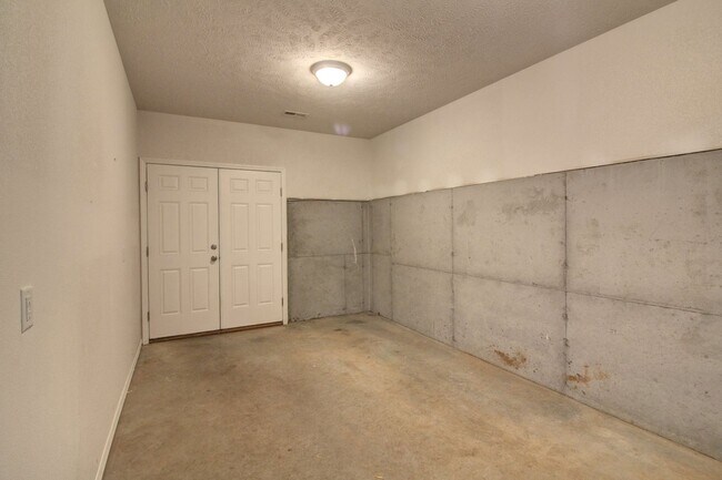 Building Photo - 2508 W Spring Water St
