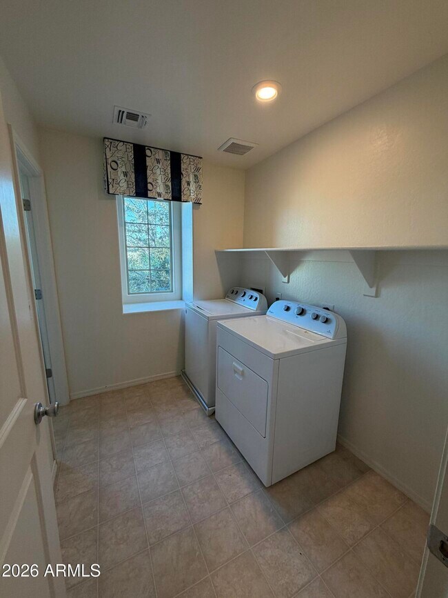 Building Photo - 16576 W Jenan Dr