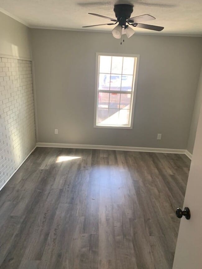 Building Photo - Renovated 3 Bedroom 1 Bath Home for Rent!