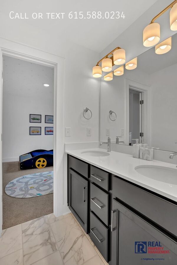 Building Photo - 613 Conifer Dr