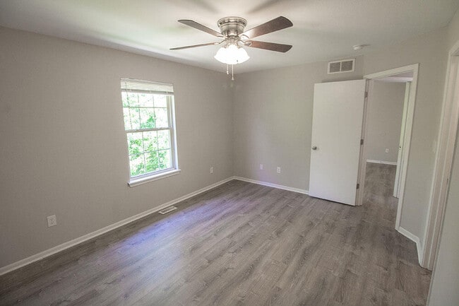 Building Photo - 1425 Greensboro Dr
