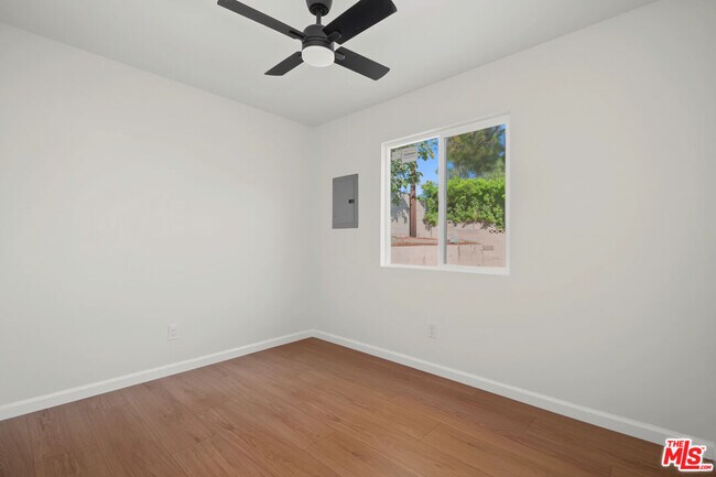 Building Photo - 11512 Fenton Ave