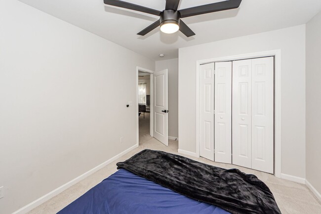 Building Photo - 4 Bedroom 2.5 Bath House in Woodland Lakes - Goose Creek