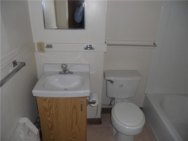 Bathroom Photo - Ridgemont Apartments