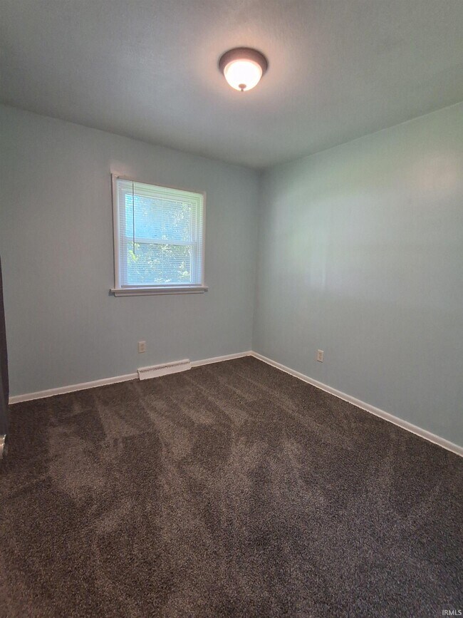 Building Photo - 3516 Central Dr