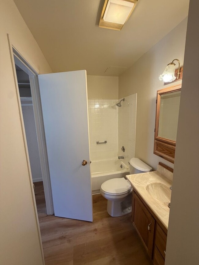 Building Photo - Bright and Sunny Studio With Water View For Rent at the Watergate Community In Emeryville, Ca!!!!