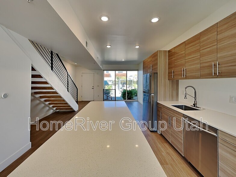 Building Photo - 877 S 200 W
