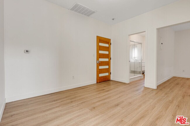 Building Photo - 6212 Santa Monica Blvd