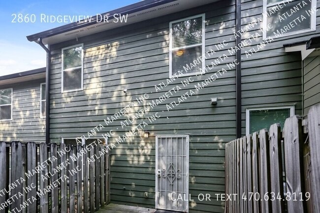 Building Photo - 2860 Ridgeview Dr