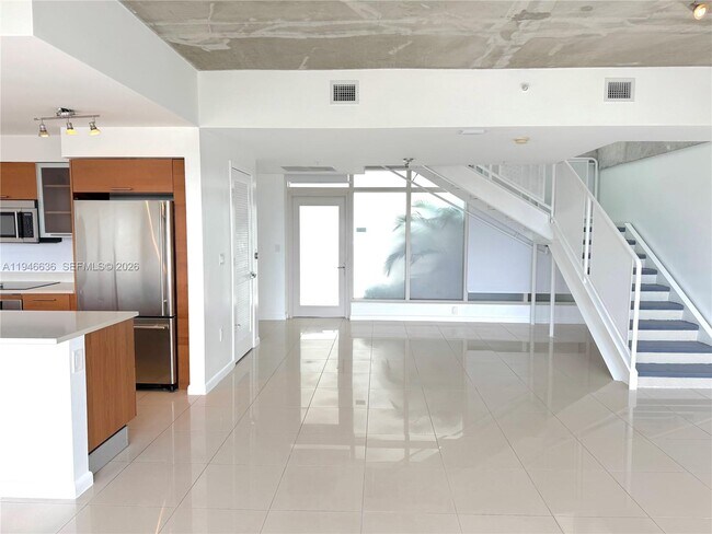 Building Photo - 3250 NE 1st Ave