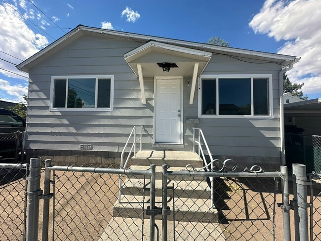 Building Photo - 827 16th St