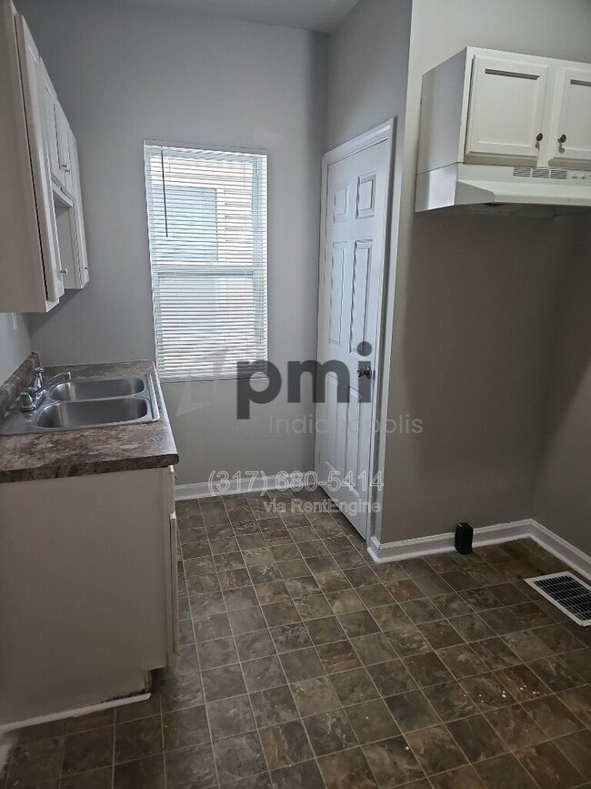 Building Photo - 114 Adler St