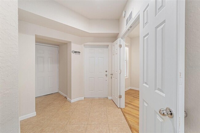 Building Photo - 4570 SW 52nd Cir