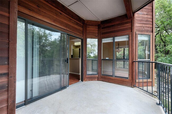 Building Photo - 4711 Spicewood Springs Rd