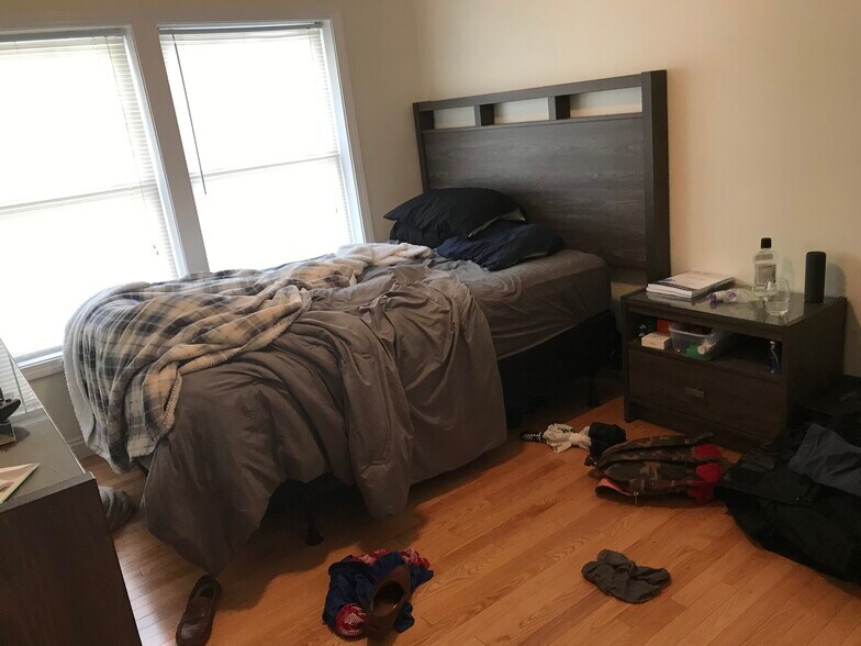 Building Photo - 111 W 8th St