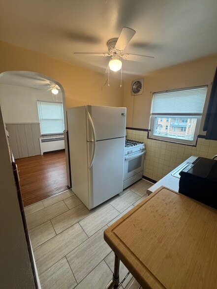 Kitchen - 3410 Cleveland Ct