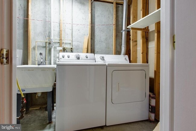 Building Photo - 8832 Papillon Dr