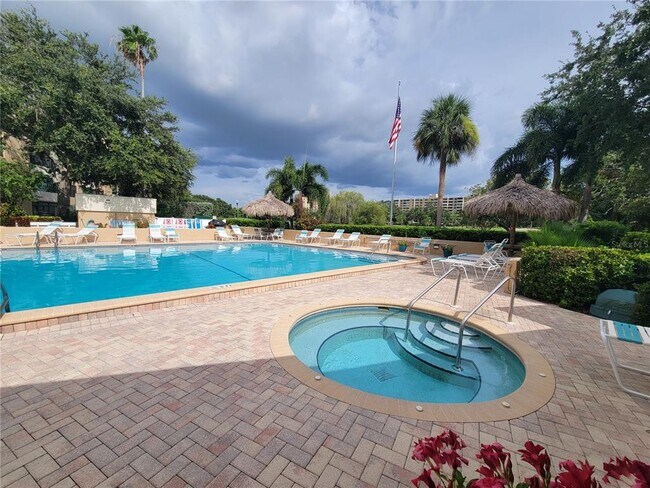 Building Photo - 2615 Cove Cay Dr