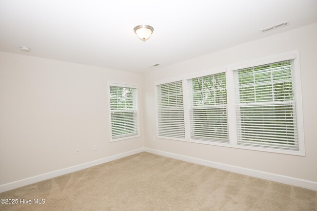 Building Photo - 104 Pine Hawk Dr