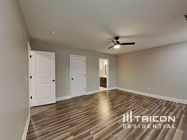 Building Photo - 19 Bloomwood Heights