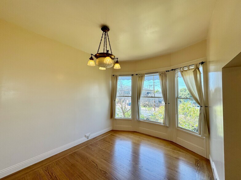 Living Room - 1910 Union St