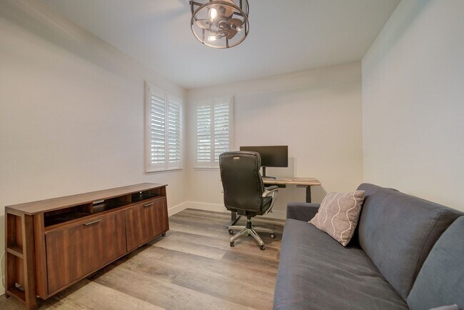Building Photo - Modern Elegance in the Heart of North Napa