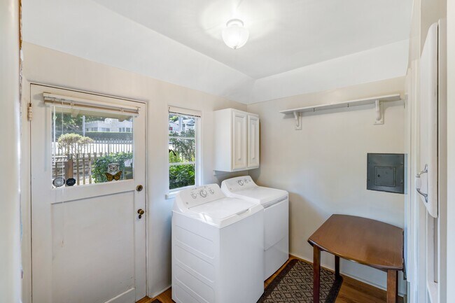 Building Photo - 969 Egan Ave