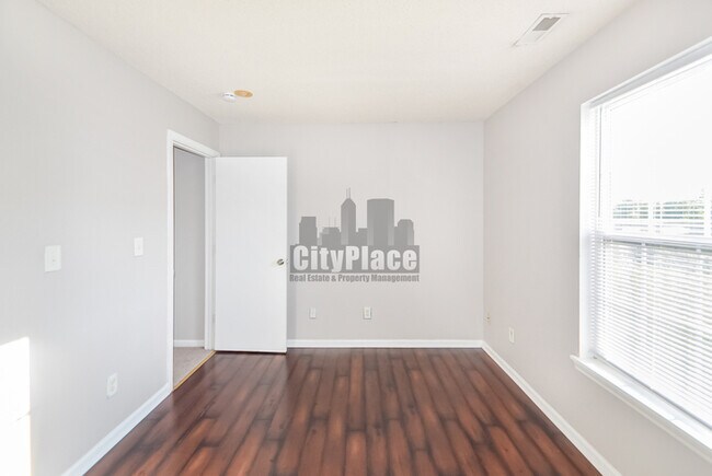 Building Photo - 5639 Wood Hollow Dr