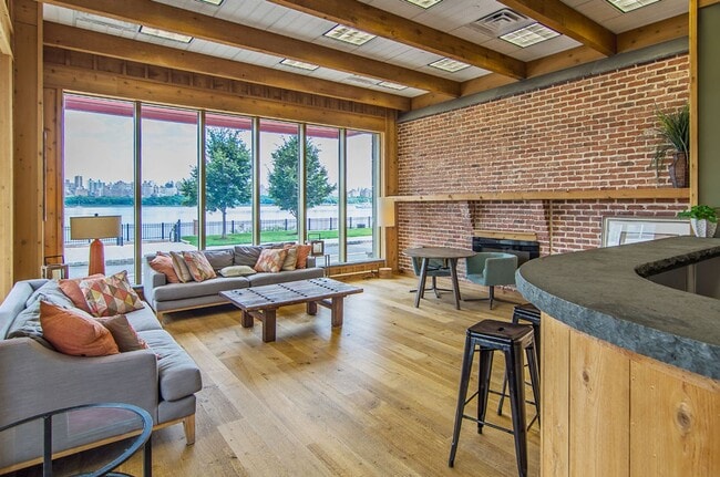 Building Photo - 2/Bedroom 2/ Full Bath - A+ Waterfront Location Near Ferry