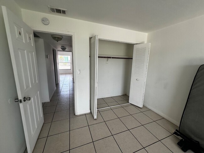 Building Photo - 1151 S Loop Blvd