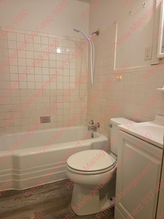 Building Photo - Quaint 3 bed 1 bath house with AC & everyt...