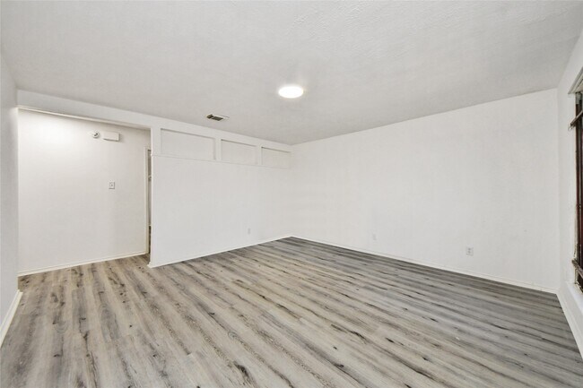 Building Photo - 3727 Prudence Dr