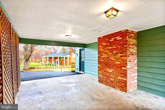 Building Photo - 7109 Davis Ct