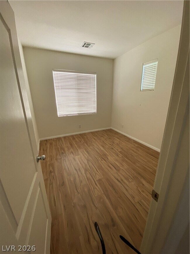 Building Photo - 10555 Lessona St