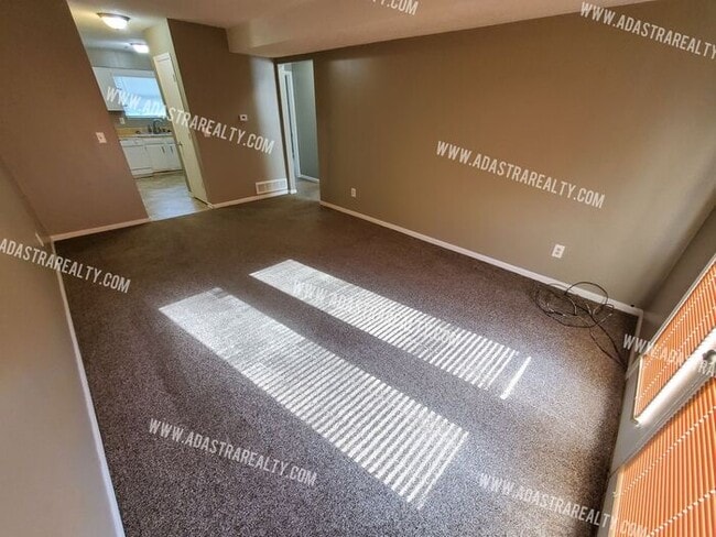 Building Photo - Affordable 2 bedroom apartment in Spring Hill-Available in JUNE!!