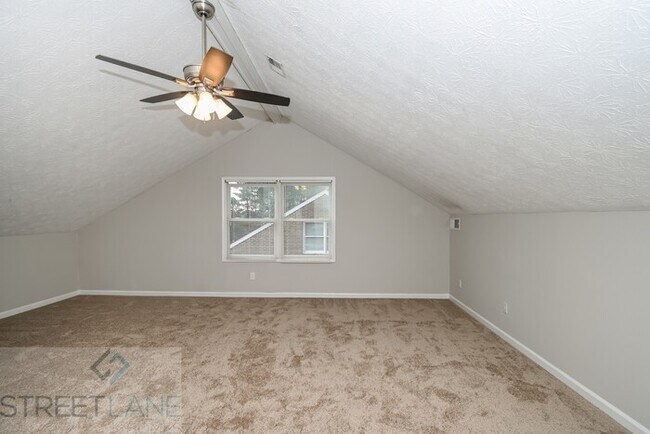 Building Photo - REDUCED!