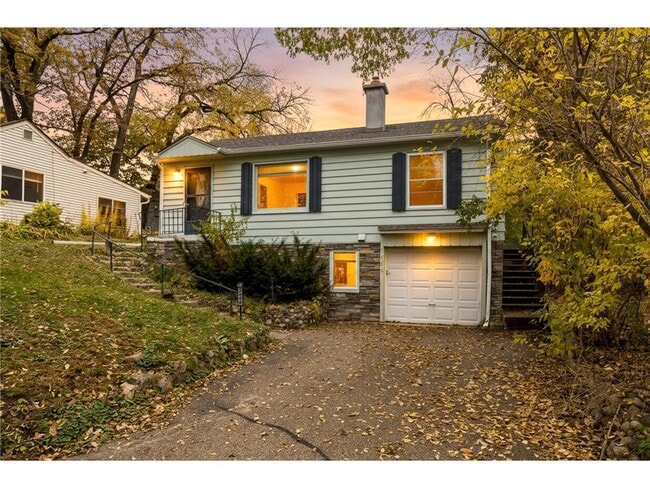 Primary Photo - 2336 Ives Ln N