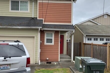 Private fenced yard - 4711 S Puget Sound Ave
